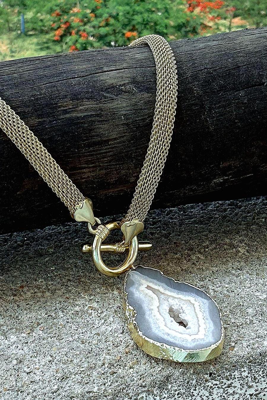 Raw druzy geode necklaces for women druzy pendant necklace Angel aura quartz necklace dainty druzy jewelry Small geode necklace for women