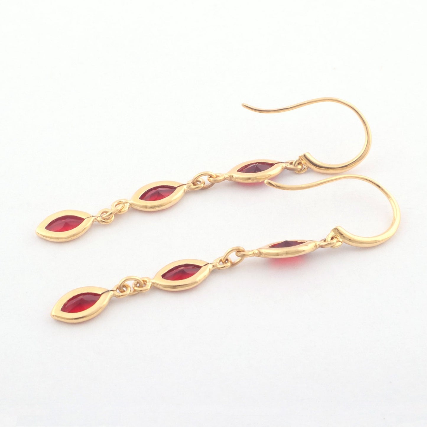 Golden Glow: Minimalist Garnet Earrings for Every Occasion