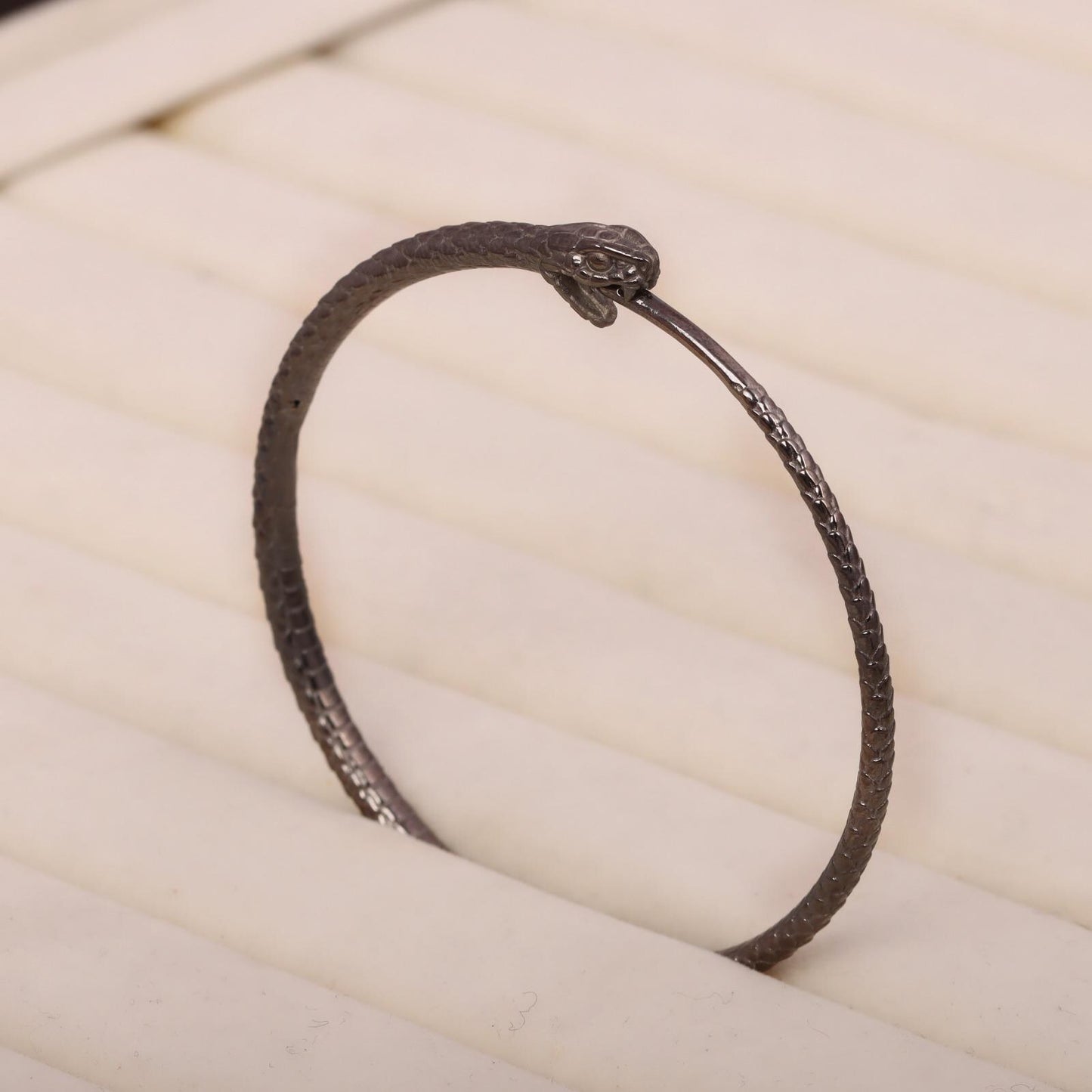 Snake Ouroboros Bangle. Snake Bangle. Snake hoops Animal Lover Gift Serpent Bangle - Snake Bangle - Animal Bangle Gift for Her Gift for him
