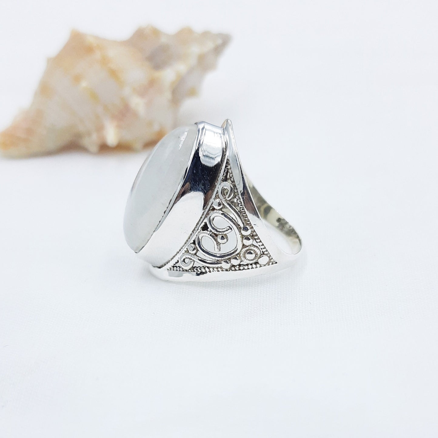 Rainbow Moonstone Oval Ring // Silver Moonstone Ring // Moonstone Ring // 925 Solid Sterling Silver Ring // Handmade Ring // Statement Ring