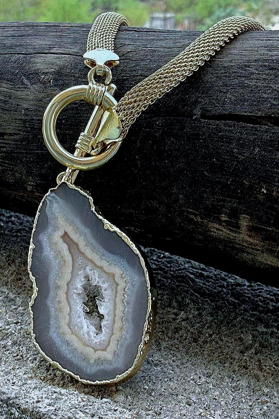 Raw druzy geode necklaces for women druzy pendant necklace Angel aura quartz necklace dainty druzy jewelry Small geode necklace for women