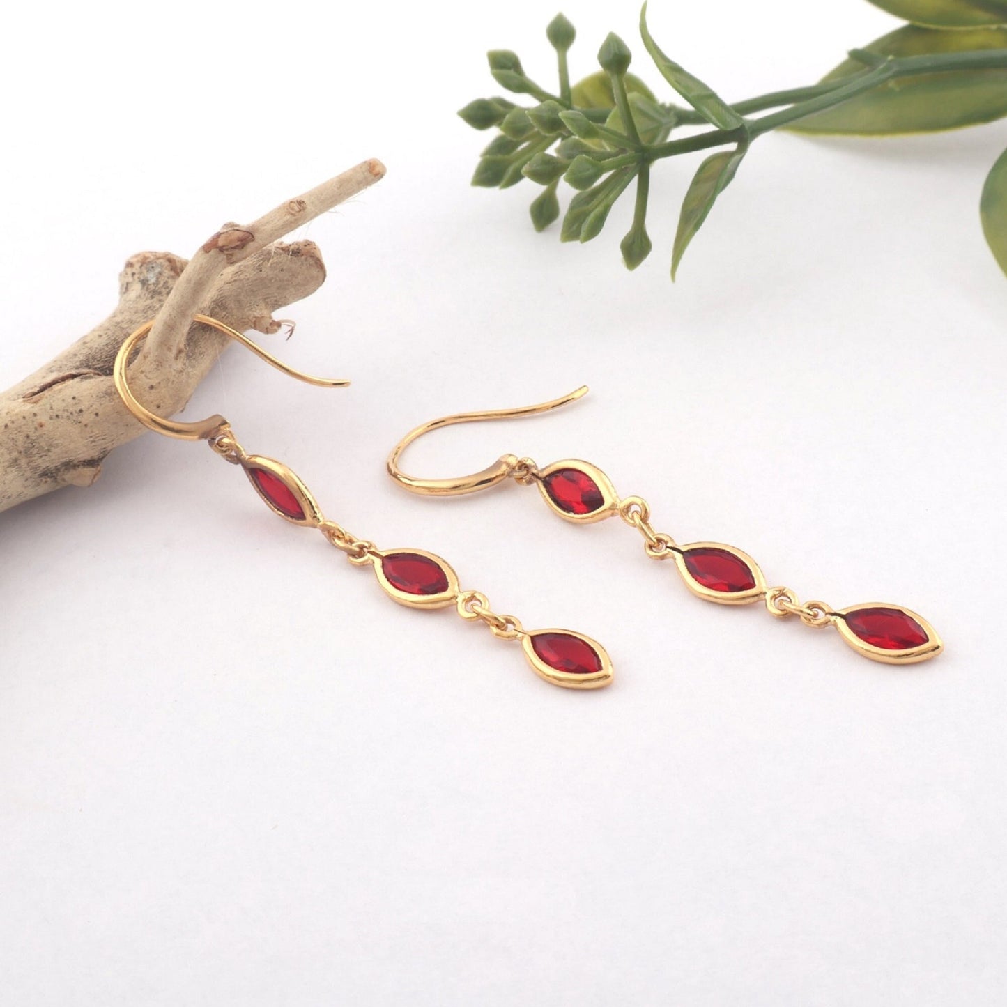 Golden Glow: Minimalist Garnet Earrings for Every Occasion