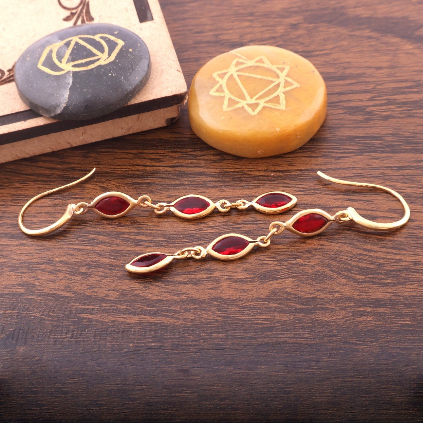 Golden Glow: Minimalist Garnet Earrings for Every Occasion