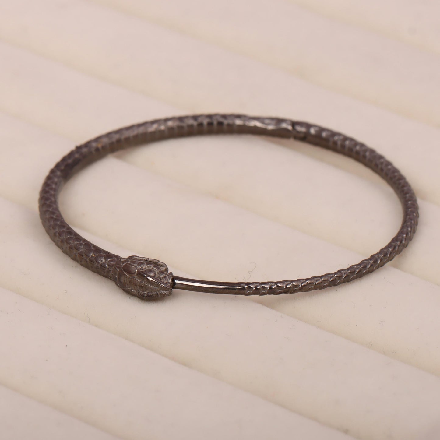 Snake Ouroboros Bangle. Snake Bangle. Snake hoops Animal Lover Gift Serpent Bangle - Snake Bangle - Animal Bangle Gift for Her Gift for him