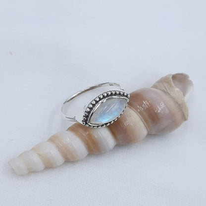 Rainbow Moonstone Ring // Silver Moonstone Ring // Eye Moonstone Ring // Moonstone Marquise Ring // Sterling Silver Moonstone Ring